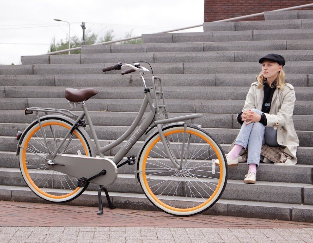 Het uitkiezen van een meisjesfiets van 16 inch