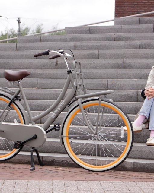 Het uitkiezen van een meisjesfiets van 16 inch